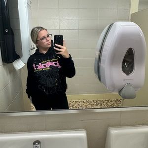 Meet your Posher, Claire